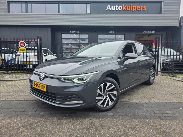 Volkswagen Golf 1.4 eHybrid Style | PHEV | Met o.a. elektrische bestuurdersstoel (ergonomisch), PDC,
