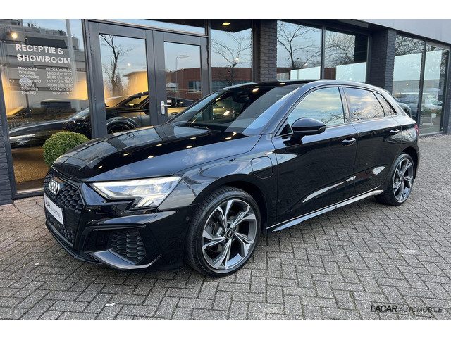 Audi A3 Sportback 40 TFSI e S Line I 18 inch I LED