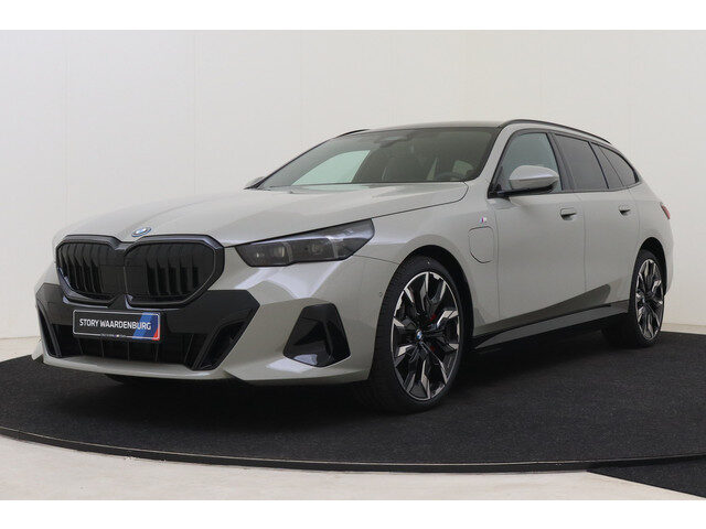 BMW 5 Serie touring 550e xDrive M Sport Automaat