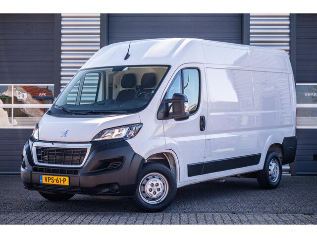 Peugeot Boxer 330 2.2 BlueHDi 120 L2H2 Premium