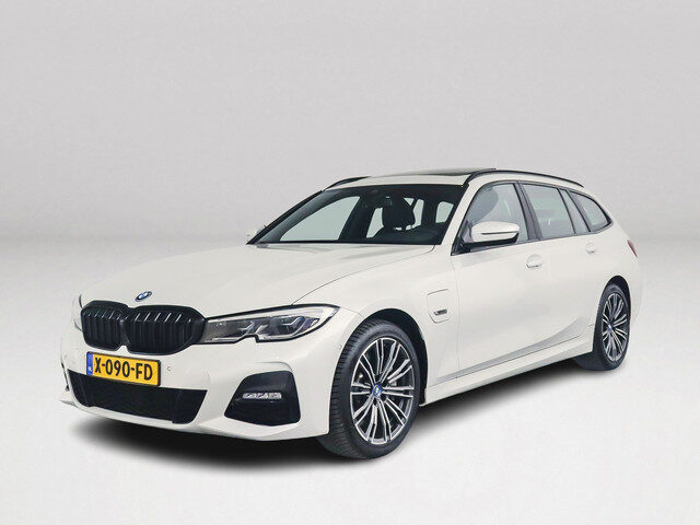 BMW 3 Serie touring 330e Business Edition Plus | Panoramadak | 360° camera | Stoel- en Stuurverwarmi