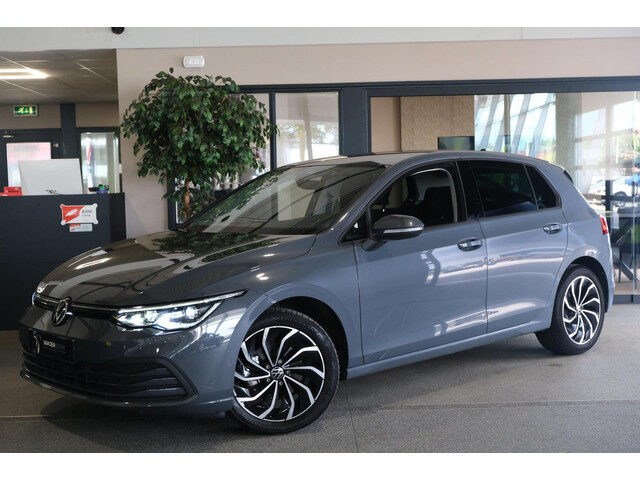 Volkswagen Golf 1.5 eTSI Style 150pk Navi ACC PDC Cam Sfeerverlichting