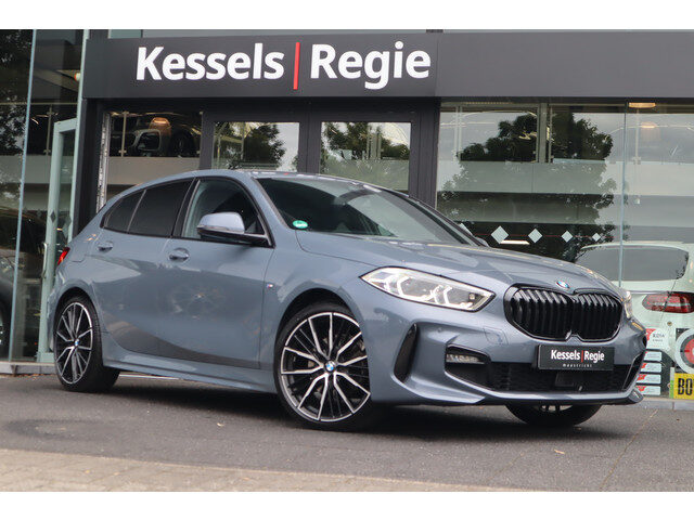 BMW 1 Serie 118i M-sport H&K HuD ACC Keyless Bliss Camera El.Klep Ambient 19” Stuurverwarming
