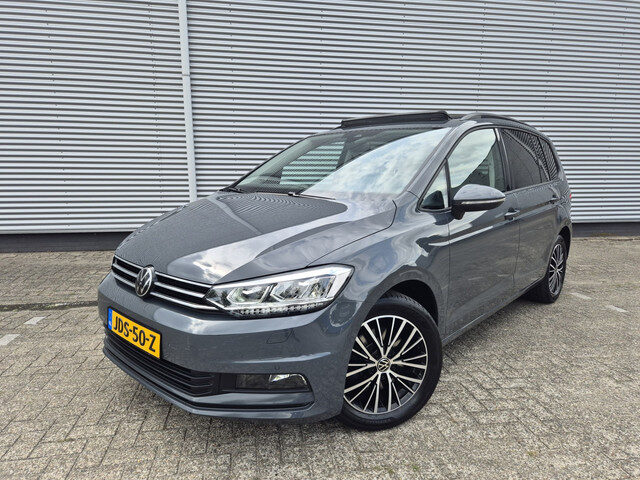 Volkswagen Touran 1.5 TSI 7p Autom,Panorama,airco,adap cruise,nav/camera,wegkl. trekhaak,stoelverwar