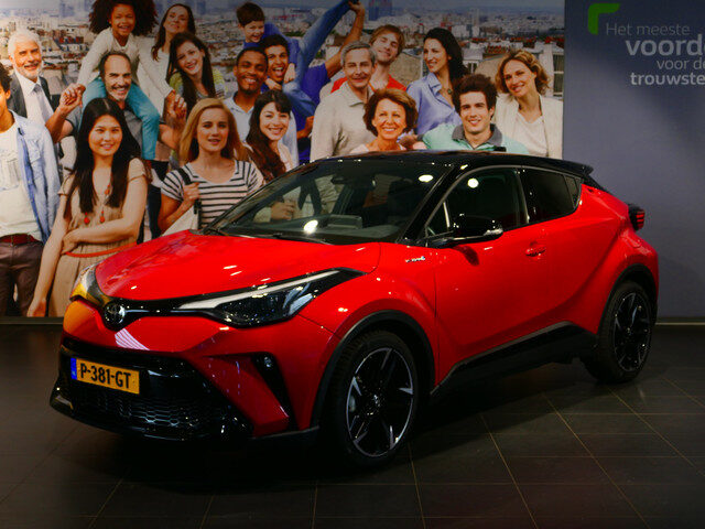 Toyota C-HR 2.0 Hybrid GR-Sport - Occasion Lease vanaf €574 p/m -