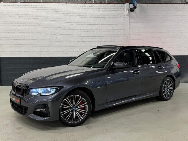BMW 3 Serie touring 330e xDrive High Executive / Pano / 360 Camera / Leder / Navi