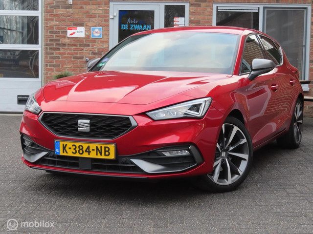 Seat Leon 1.5 TSI FR Business Intense|Wegklapbare trekhaak|Camera|Sfeerverlichting|Stoel/Stuurverwar