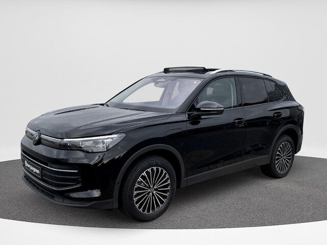 Volkswagen Tiguan 1.5 eHybrid Life Edition | Pano | Trekhaak | 18" |