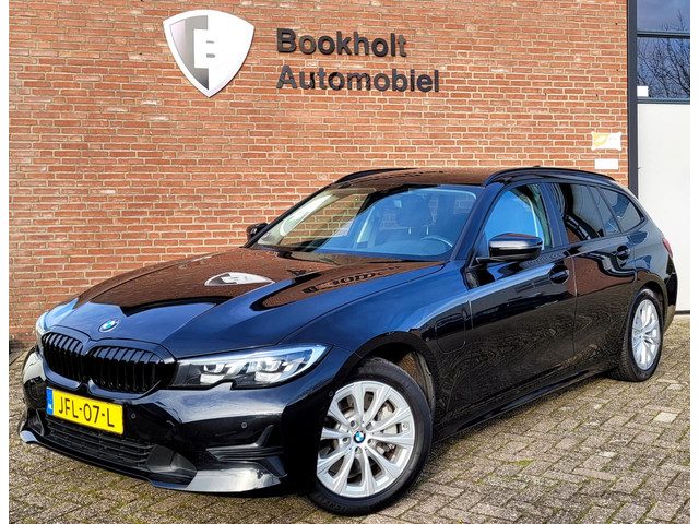 BMW 3 Serie touring 330e 292PK Camera. Trekhaak, M-stuur, Carplay, DAB