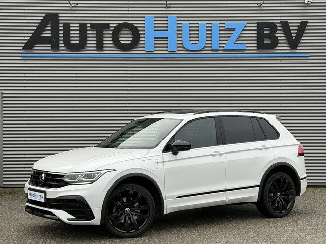 Volkswagen Tiguan 1.4 TSI eHybrid R-Line Leer LED Panoramadak Trekhaak 20 Inch Elek Stoelverstelling