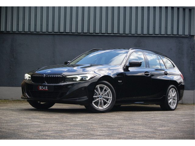 BMW 3 Serie touring 330e 292PK Nw model Soh 99%