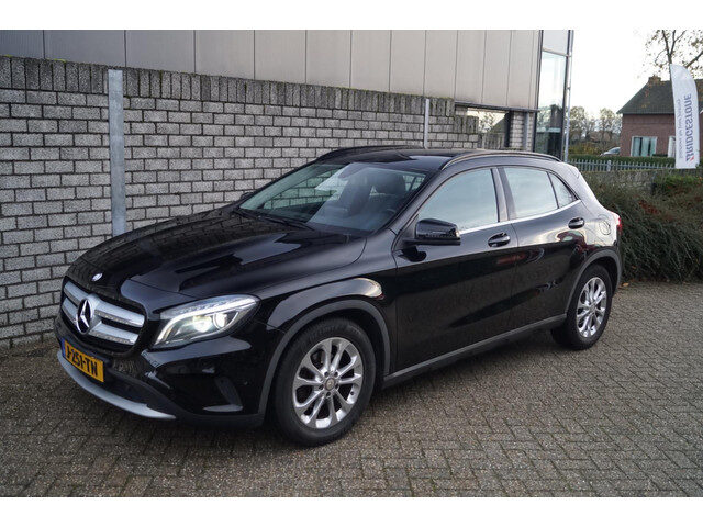 Mercedes-Benz GLA 180 Prestige Autom Leder Sportst Stoelverw Navi Xenon Airco Cruise 2x PDC LMV Trek