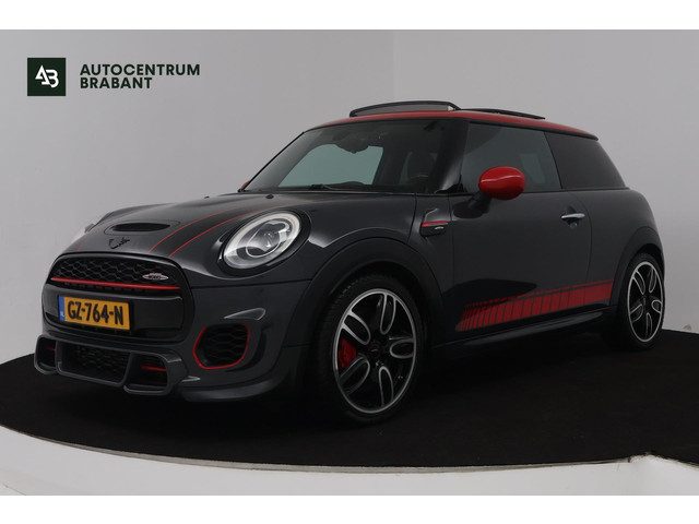 MINI Cooper Mini 2.0 John Works (PANORAMADAK, STOELVERWARMING, ACHTERUITRIJCAMERA, H&K AUDIO, HEAD/U