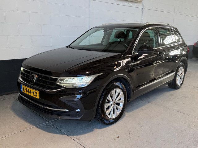 Volkswagen Tiguan 1.5 TSI Life Business / 1E EIGENAAR / NL-AUTO / NAVIGATIE / CAMERA / CLIMATE / CRU