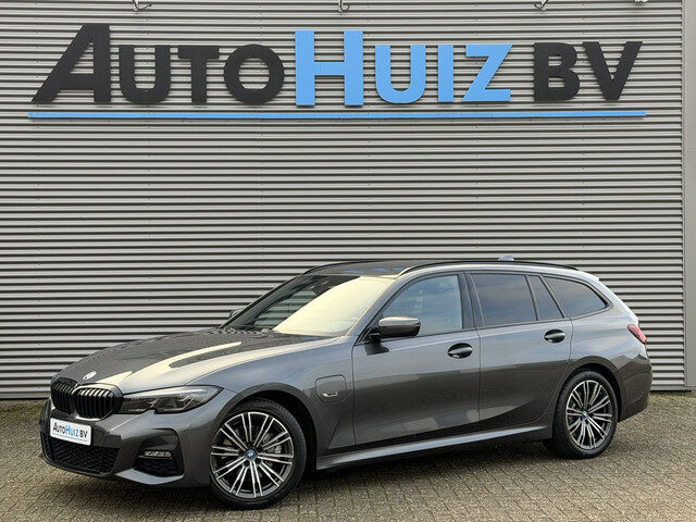 BMW 3 Serie touring 320e M Sport Laser Licht Trekhaak Stuurwielverwarming Carplay Achteruitrijcamera