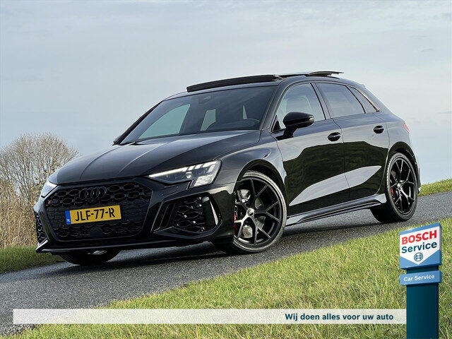 Audi RS3 2.5 TFSI 400PK Quattro / Pano / Head-up / Incl BTW / Schaalstoelen / B&O / Keyless / 360° C