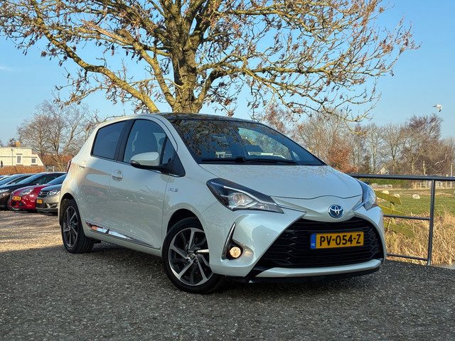Toyota Yaris 1.5 Hybrid Premium | Panodak + Navi + Clima + Cruise nu €10.975,-!!