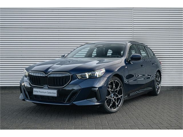 BMW 5 Serie touring 550e xDrive M Sport Automaat