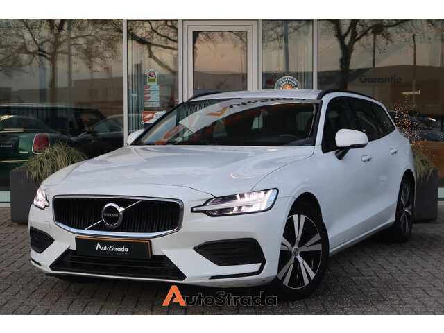 Volvo V60 B3 Momentum Advantage 163pk | Carplay | Trekhaak | Camera | ACC | Climate | LED | Dodehoek