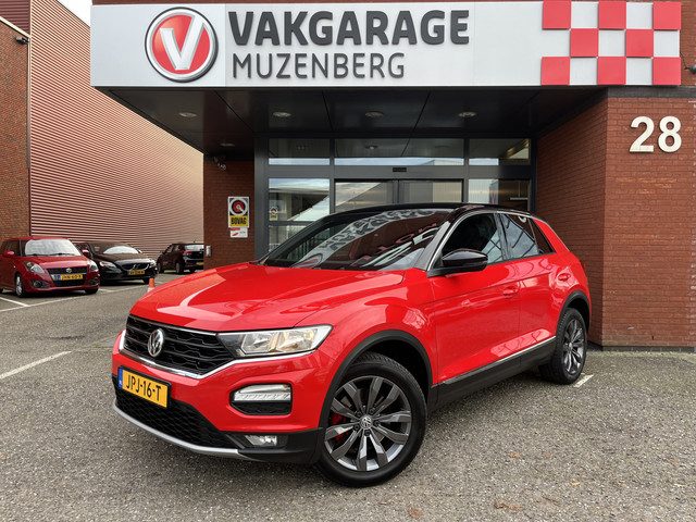Volkswagen T-Roc 1.0 TSI Sport // ADAPT. CRUISE // DODEHOEK // NAVI // APPLE-ANDROID AUTO // PDC V+A