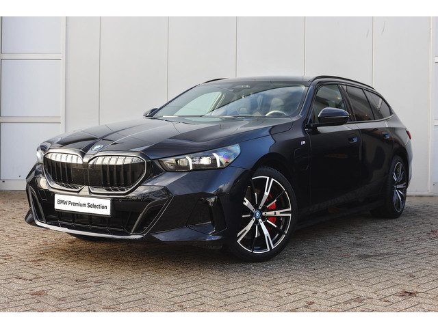 BMW 5 Serie touring 550e xDrive M Sport Automaat