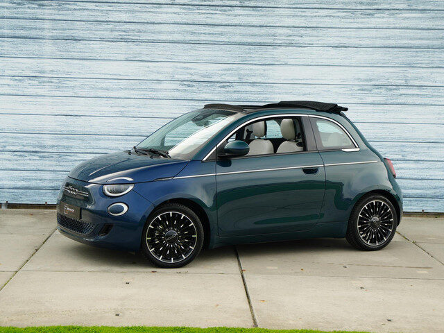 Fiat 500 La Prima 42 kWh Cabrio Carplay Camera Leer Navigati