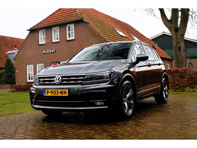 Volkswagen Tiguan 2.0 TDI 4Motion Highline Aut. | 3x R-line | Panorama | Adaptief | Trekhaak | Stoel
