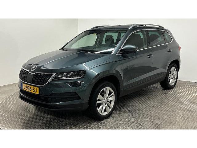 Škoda Karoq 1.5 TSI ACT Business Edition Plus benzine automaat panoramadak navigatie trekhaak parkee