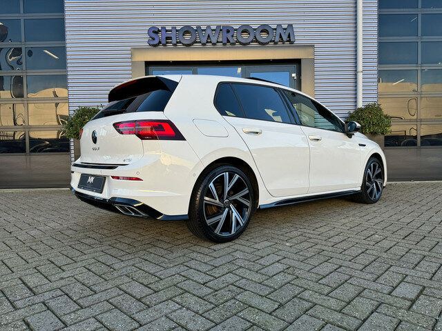 Volkswagen Golf 1.5 eTSI R-Line PANO, IQ Light, Harman Kardon