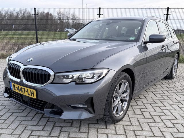 BMW 3 Serie touring 318i Executive Edition | ACC | PDC | Half Leder | 17' LMV