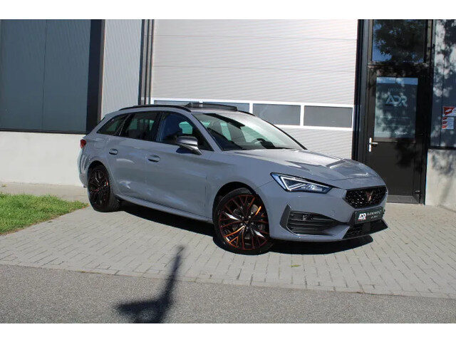 Cupra Leon Sportstourer 1.4 e-Hybrid Copper 245PK/PANO/NAVI/19LM/SFEER/DODEHOEK/BOMVOL