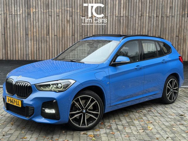 BMW X1 xDrive25e M-sport Automaat | Panoramadak | Leren bekleding | Stoelverwarming | LED verlichtin