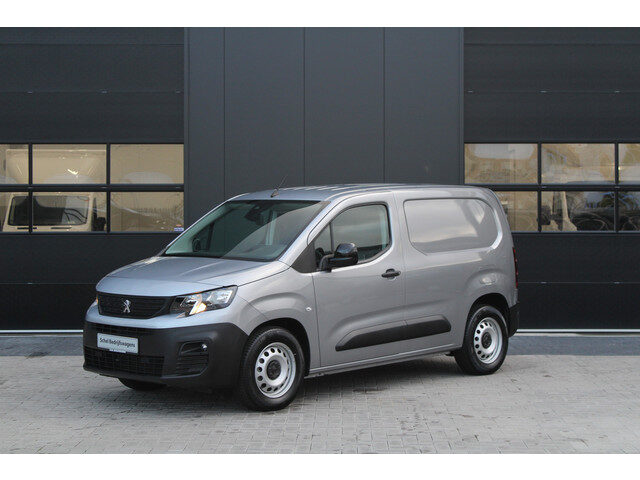 Peugeot Partner e-Partner 136 L1 50 kWh 136pk - Airco - Cruise - PDC - Camera - Stoelverwarming - Ri