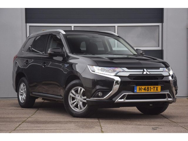 Mitsubishi Outlander 2.4 PHEV Pure APPLE CARPLAY/VERWARMDE VOORSTOELEN/4X4