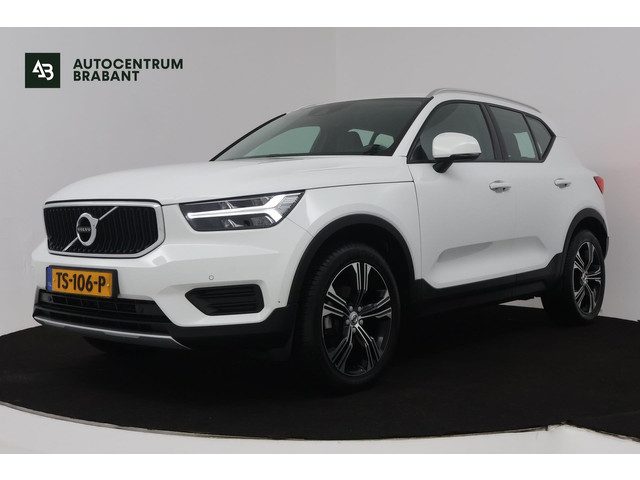 Volvo XC40 1.5 T3 Momentum (NAVIGATIE, ELEKT. WEGKLAPBARE TREKHAAK, STOELVERWARMING, CAMERA)