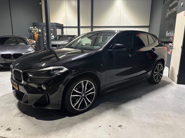 BMW X2 SDrive18i High Executive / PANO / HUD / TREKHAAK / CAMERA