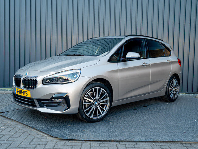 BMW 2 Serie Active Tourer 218i Business Edition Plus | Panodak | Head Up | Trekhaak | Camera |