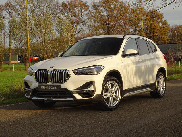 BMW X1 xDrive20i High Exe. X-line LCI | GrootNav | HUD | 4WD | Trekhaak | Leer | Stoelverw | Keyless