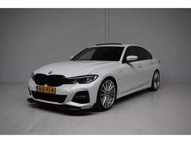 BMW 3 Serie 330e M-SPORT / SOH 93% / UNIEK / CARPLAY / SCHUIFDAK / DEALER-ONDERHOUDEN / 20INCH / SFE
