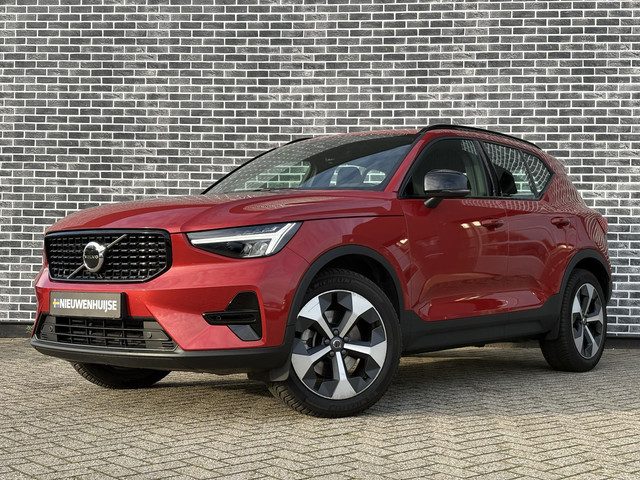 Volvo XC40 2.0 B4 Plus Dark