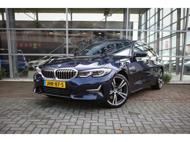 BMW 3 Serie 320e | Laser | Schuif/Kantel | Apple Carplay | 360 Camera |