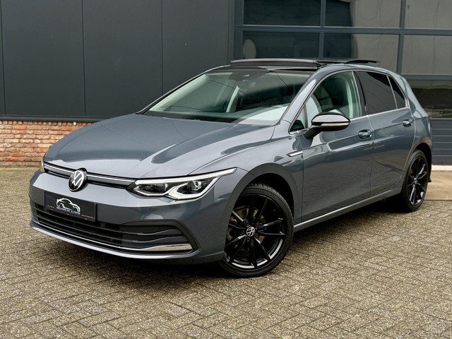 Volkswagen Golf 1.5 eTSI IQ.Light Panoramadak l Camera l Stoelverwarming l sfeerverl