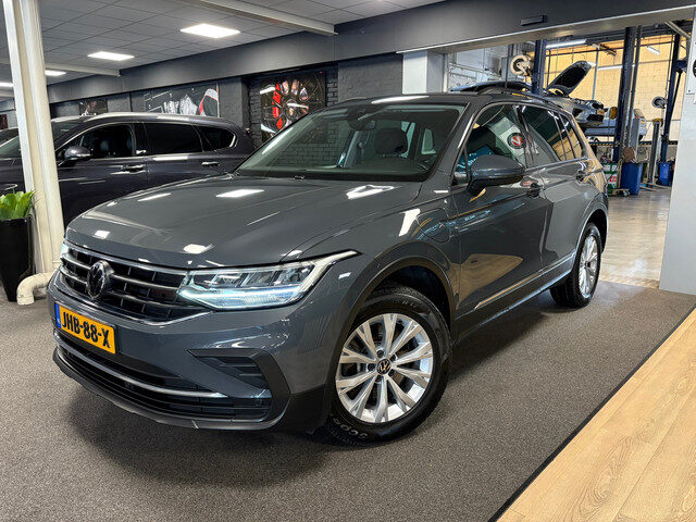 Volkswagen Tiguan 1.4 TSI eHybrid comfort Business / navi / camera / carplay / boeken