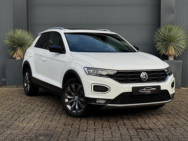 Volkswagen T-Roc 1.5 TSI Sport Pano Virtual Automaat Black style
