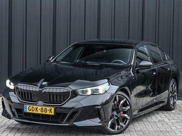BMW 5 Serie 550e xDrive M Sport pro · Adaptive Suspension · Iconic Glow · M Sport Brake · Shadowline