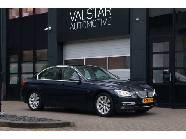 BMW 3 Serie 320i Executive | Xenon | Elektrische Trekhaak | NL AUTO!