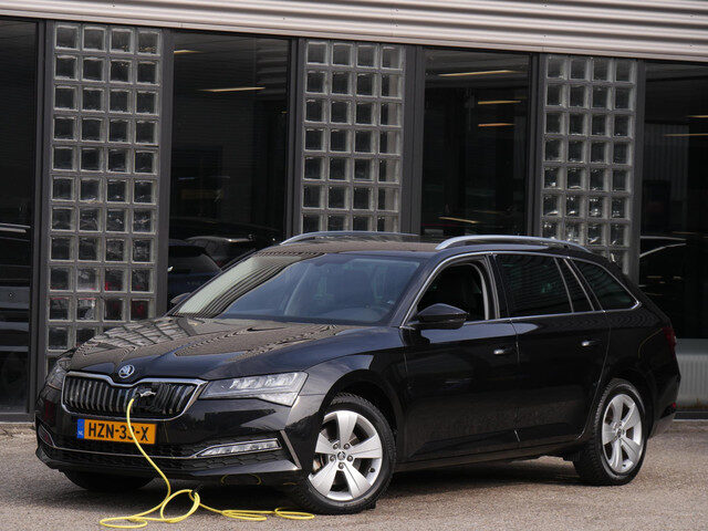 Škoda Superb COMBI 1.4TSI iV BUSINESS EDITION PLUS/ CAMERA/ PDC V+A/