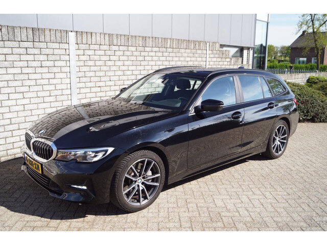 BMW 3 Serie touring 330i Execut Edition Autom 260 PK Navi Clima Apple Carplay Cruise LED Kopl 2x PDC