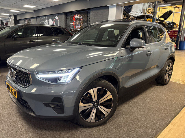 Volvo XC40 1.5 T5 Plug-in hybrid Core Bright / panorama-dak / Harman Kardon / camera / dode hoek