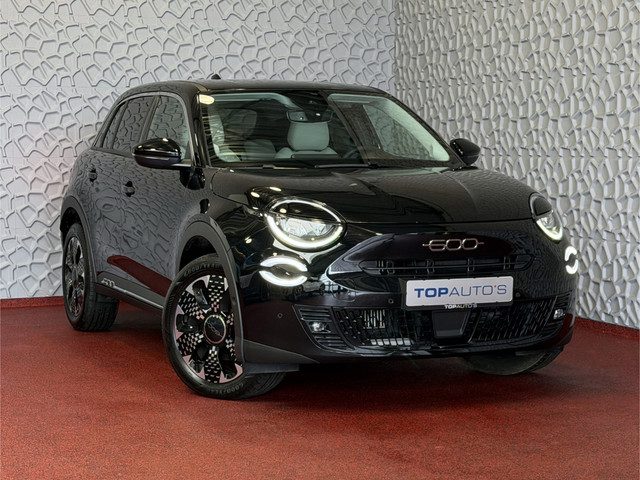 Fiat 600 1.2 HYBRID LA PRIMA CAMERA CARPLAY ADAP.CRUISE STOELVERW. ELEK.KLEP LEER MASSAGE ELEK.STOEL